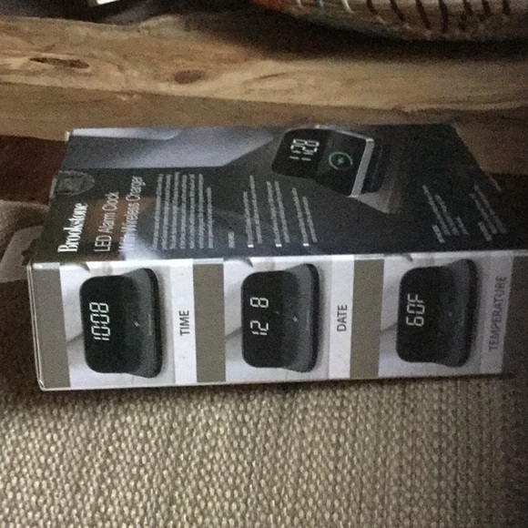 Brookestone led clock charger Christmas gift holiday festival home travel lodge - Picture 6 of 6